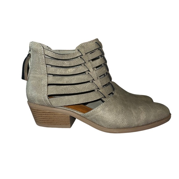 NWOT Maurices Maddie Strappy Cutout Ankle Booties - Taupe - Size 9.5 - Picture 3 of 7
